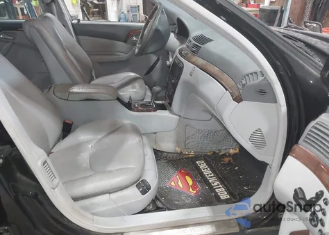 2000 Mercedes-Benz S 500 z USA, uszkodzony, nr VIN WDBNG75JXYA064241